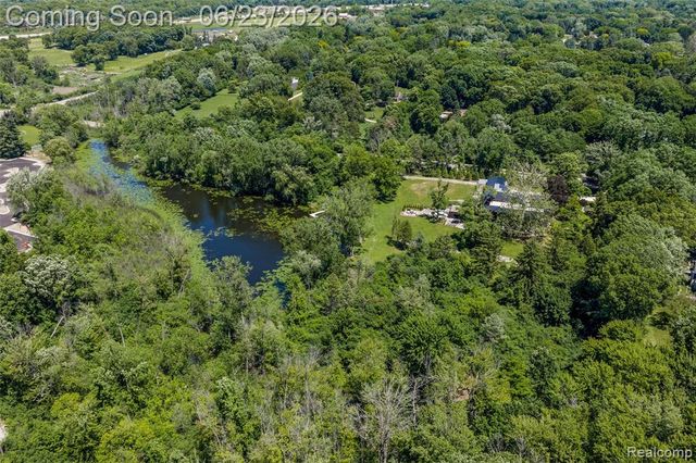 2700 Squirrel Road, Bloomfield Hills, MI 48304