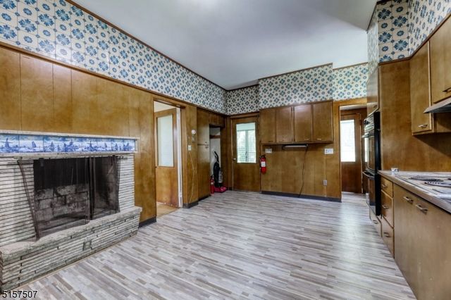 37 Livingston Ave, Roseland Boro, NJ 07068