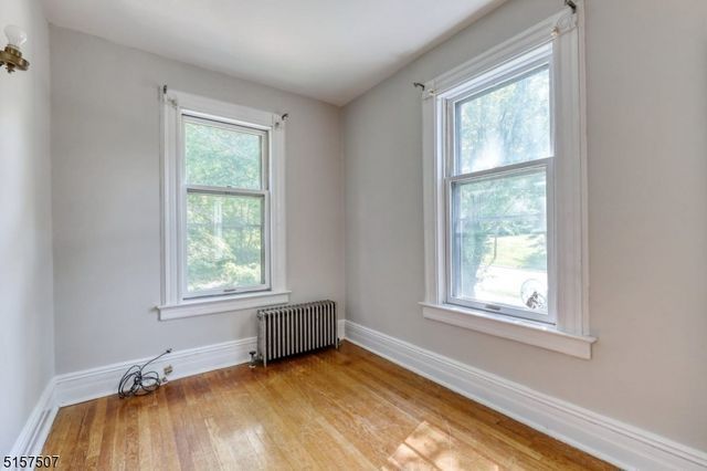 37 Livingston Ave, Roseland Boro, NJ 07068