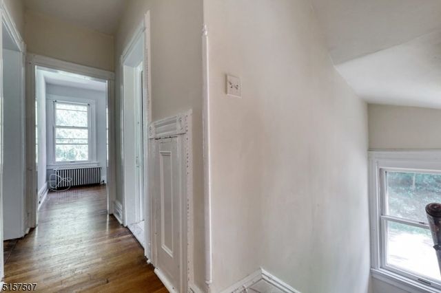 37 Livingston Ave, Roseland Boro, NJ 07068