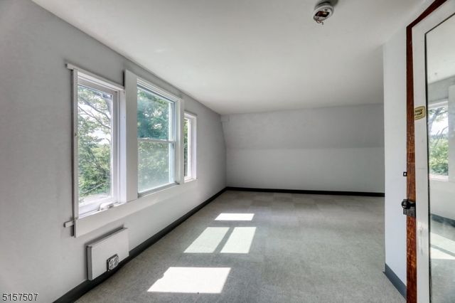 37 Livingston Ave, Roseland Boro, NJ 07068