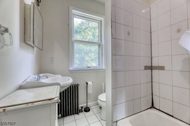 37 Livingston Ave, Roseland Boro, NJ 07068