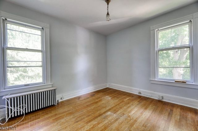 37 Livingston Ave, Roseland Boro, NJ 07068