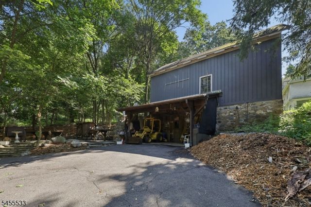 37 Livingston Ave, Roseland Boro, NJ 07068