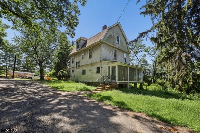 37 Livingston Ave, Roseland Boro, NJ 07068