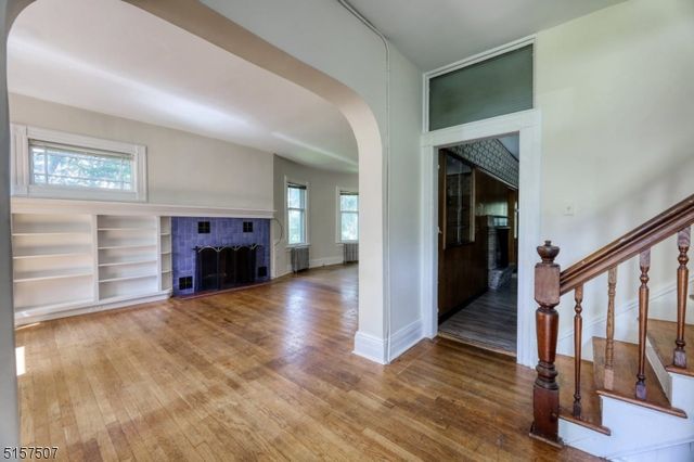 37 Livingston Ave, Roseland Boro, NJ 07068