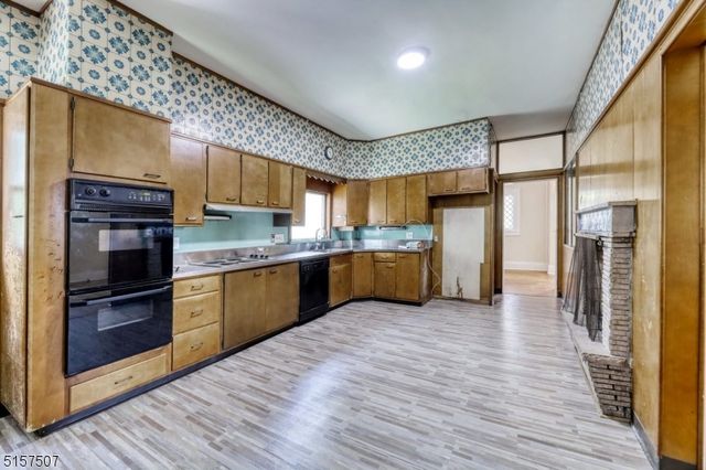 37 Livingston Ave, Roseland Boro, NJ 07068