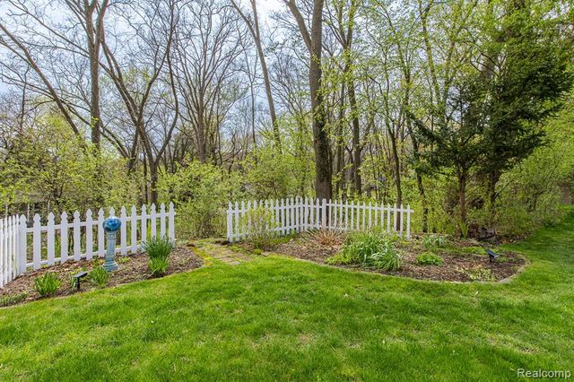 4931 Huron Drive, Clarkston, MI 48348