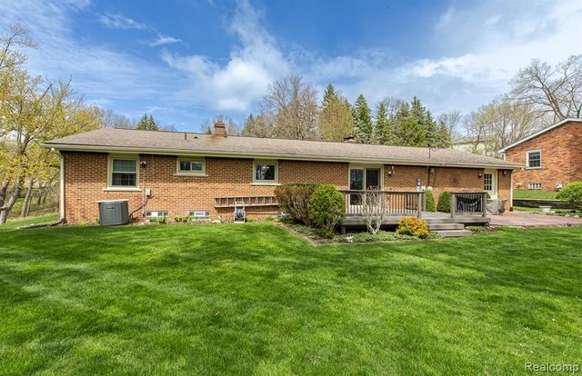 4931 Huron Drive, Clarkston, MI 48348