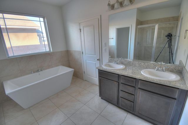 6244 Harrier Hawk Drive NE, Rio Rancho, NM 87144