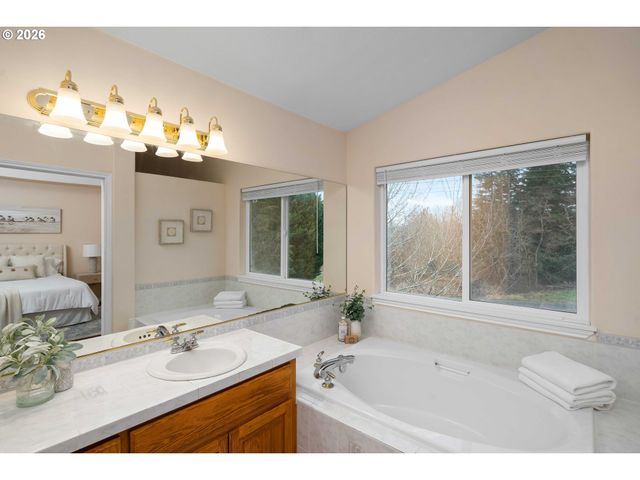 14573 Nw EVERGREEN St, Portland, OR 97229