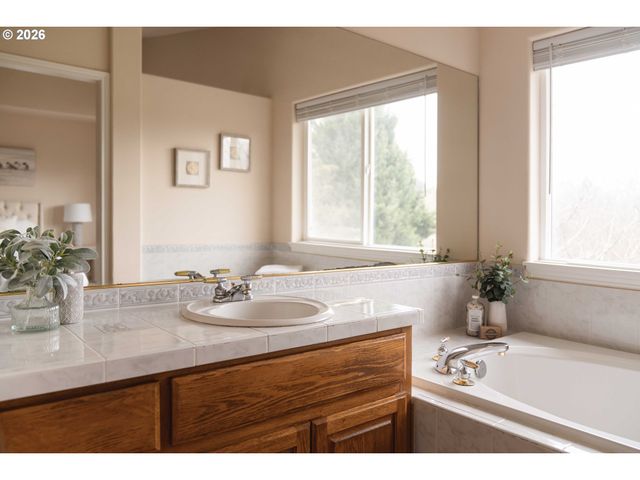 14573 Nw EVERGREEN St, Portland, OR 97229