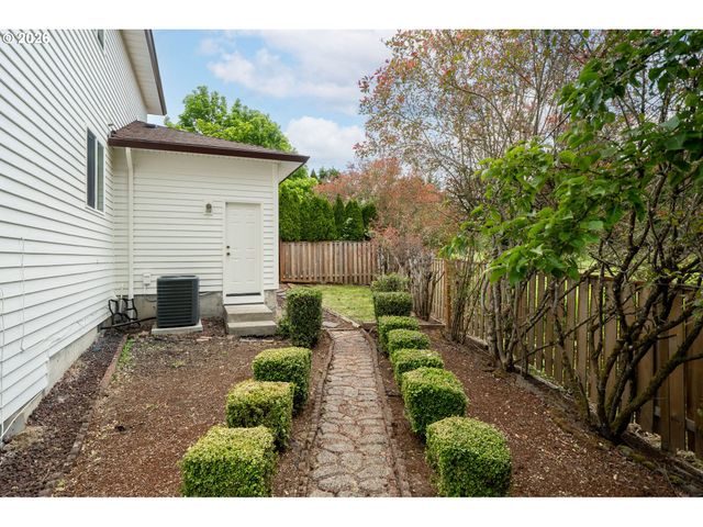 14573 Nw EVERGREEN St, Portland, OR 97229