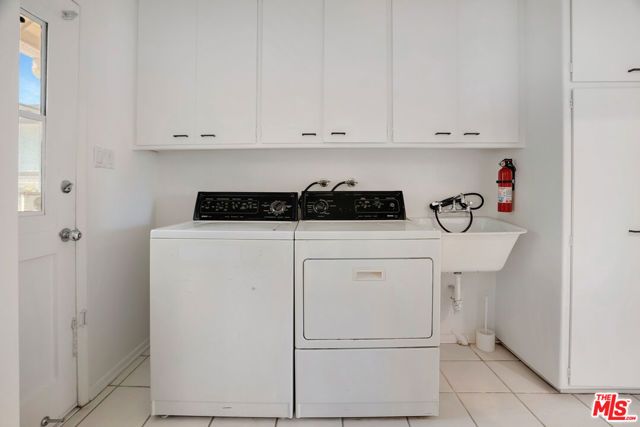 19732 Henshaw Street, Woodland Hills (los Angeles), CA 91356