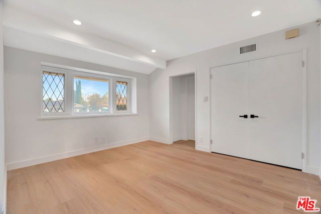 19732 Henshaw Street, Woodland Hills (los Angeles), CA 91356