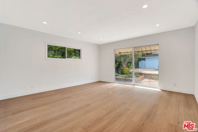 19732 Henshaw Street, Woodland Hills (los Angeles), CA 91356