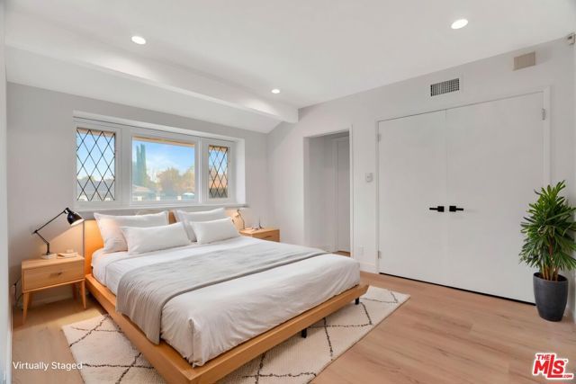 19732 Henshaw Street, Woodland Hills (los Angeles), CA 91356