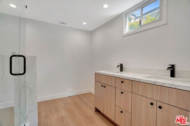 19732 Henshaw Street, Woodland Hills (los Angeles), CA 91356