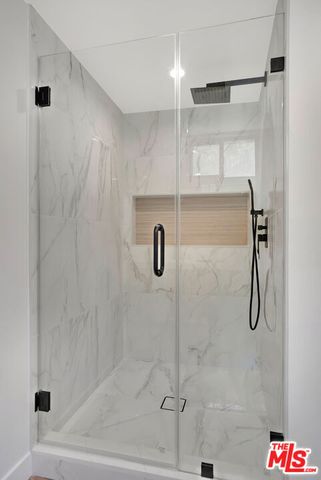 19732 Henshaw Street, Woodland Hills (los Angeles), CA 91356