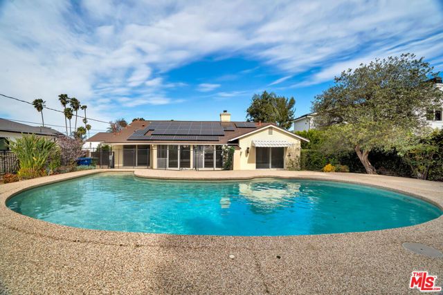 19732 Henshaw Street, Woodland Hills (los Angeles), CA 91356