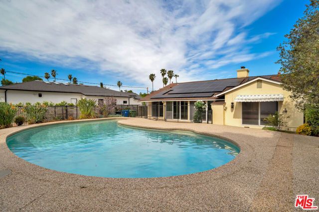 19732 Henshaw Street, Woodland Hills (los Angeles), CA 91356