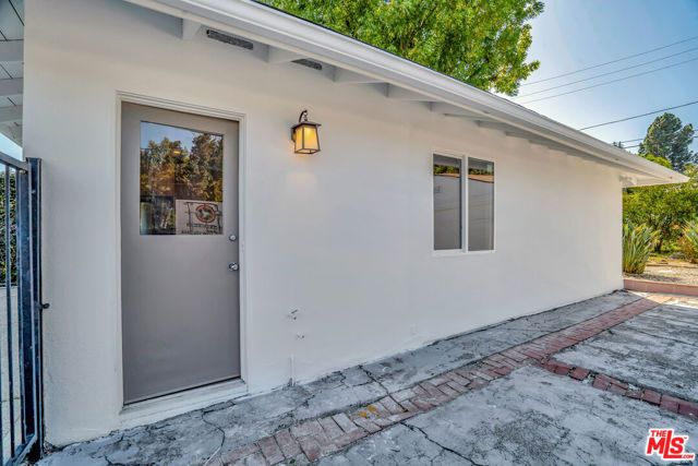 19732 Henshaw Street, Woodland Hills (los Angeles), CA 91356