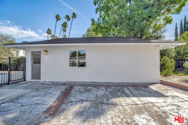 19732 Henshaw Street, Woodland Hills (los Angeles), CA 91356