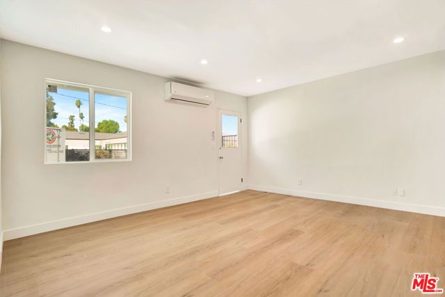 19732 Henshaw Street, Woodland Hills (los Angeles), CA 91356