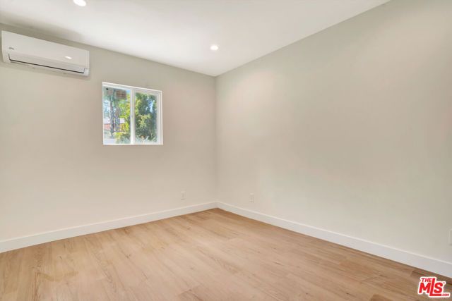 19732 Henshaw Street, Woodland Hills (los Angeles), CA 91356