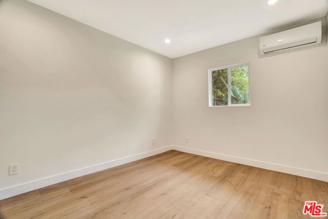 19732 Henshaw Street, Woodland Hills (los Angeles), CA 91356