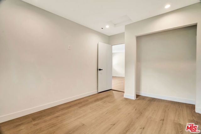 19732 Henshaw Street, Woodland Hills (los Angeles), CA 91356