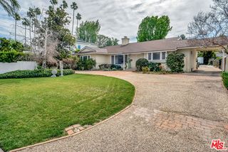 19732 Henshaw Street, Woodland Hills (los Angeles), CA 91356