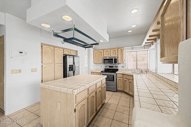 2874 N Marquise Court, Tucson, AZ 85715