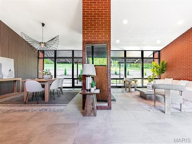 28 Black Oak Drive, Sunset Hills, MO 63127