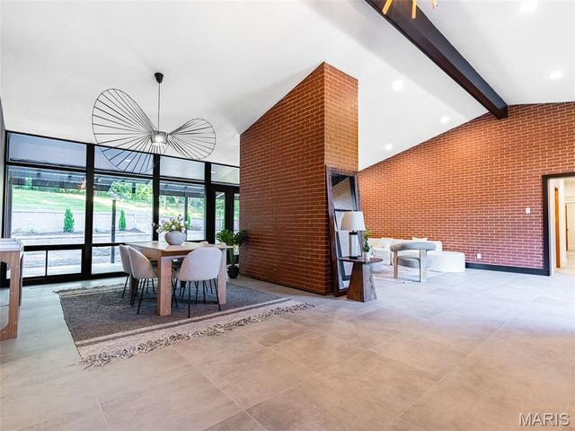 28 Black Oak Drive, Sunset Hills, MO 63127