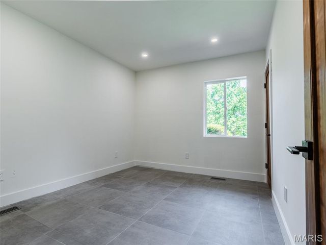 28 Black Oak Drive, Sunset Hills, MO 63127