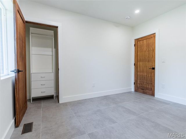 28 Black Oak Drive, Sunset Hills, MO 63127