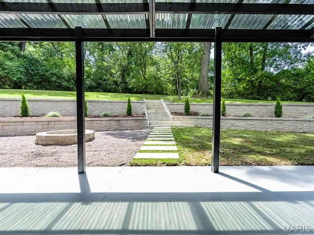 28 Black Oak Drive, Sunset Hills, MO 63127
