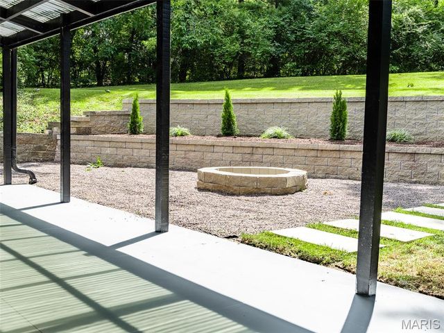 28 Black Oak Drive, Sunset Hills, MO 63127
