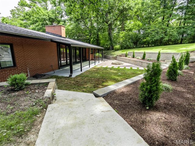 28 Black Oak Drive, Sunset Hills, MO 63127