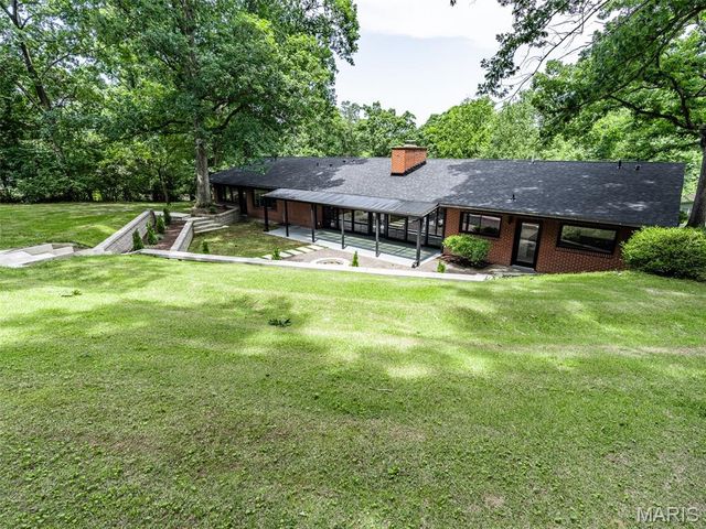 28 Black Oak Drive, Sunset Hills, MO 63127