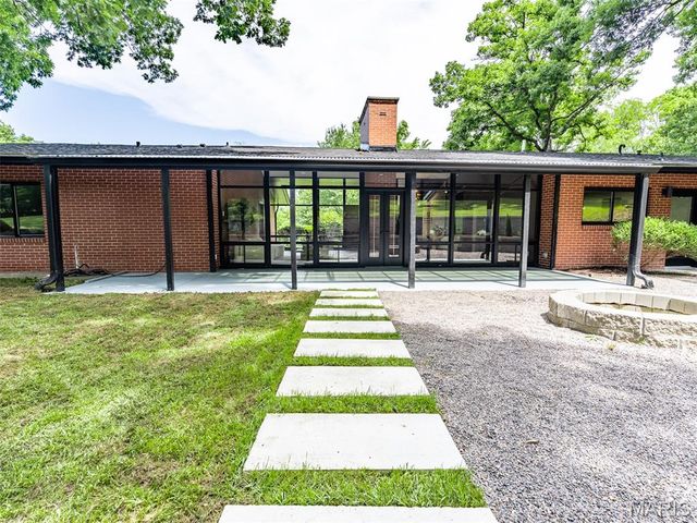 28 Black Oak Drive, Sunset Hills, MO 63127