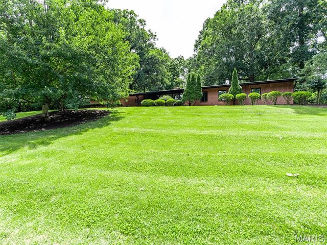 28 Black Oak Drive, Sunset Hills, MO 63127
