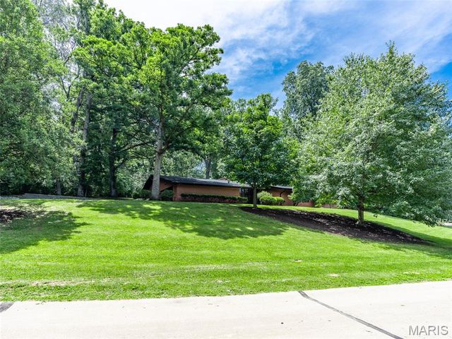 28 Black Oak Drive, Sunset Hills, MO 63127