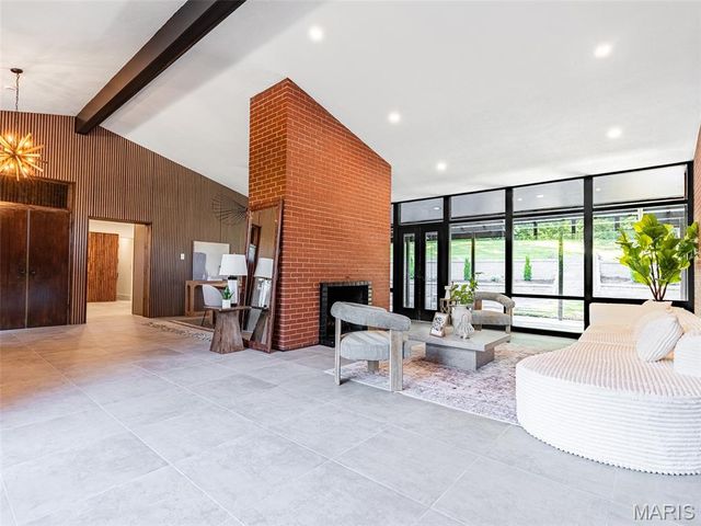 28 Black Oak Drive, Sunset Hills, MO 63127