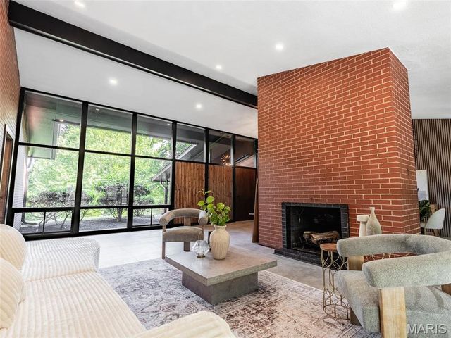 28 Black Oak Drive, Sunset Hills, MO 63127