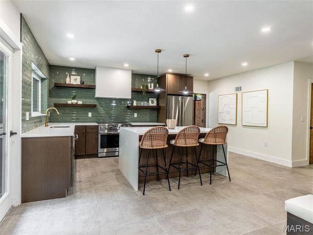 28 Black Oak Drive, Sunset Hills, MO 63127