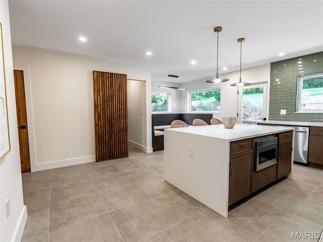 28 Black Oak Drive, Sunset Hills, MO 63127