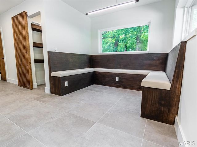 28 Black Oak Drive, Sunset Hills, MO 63127