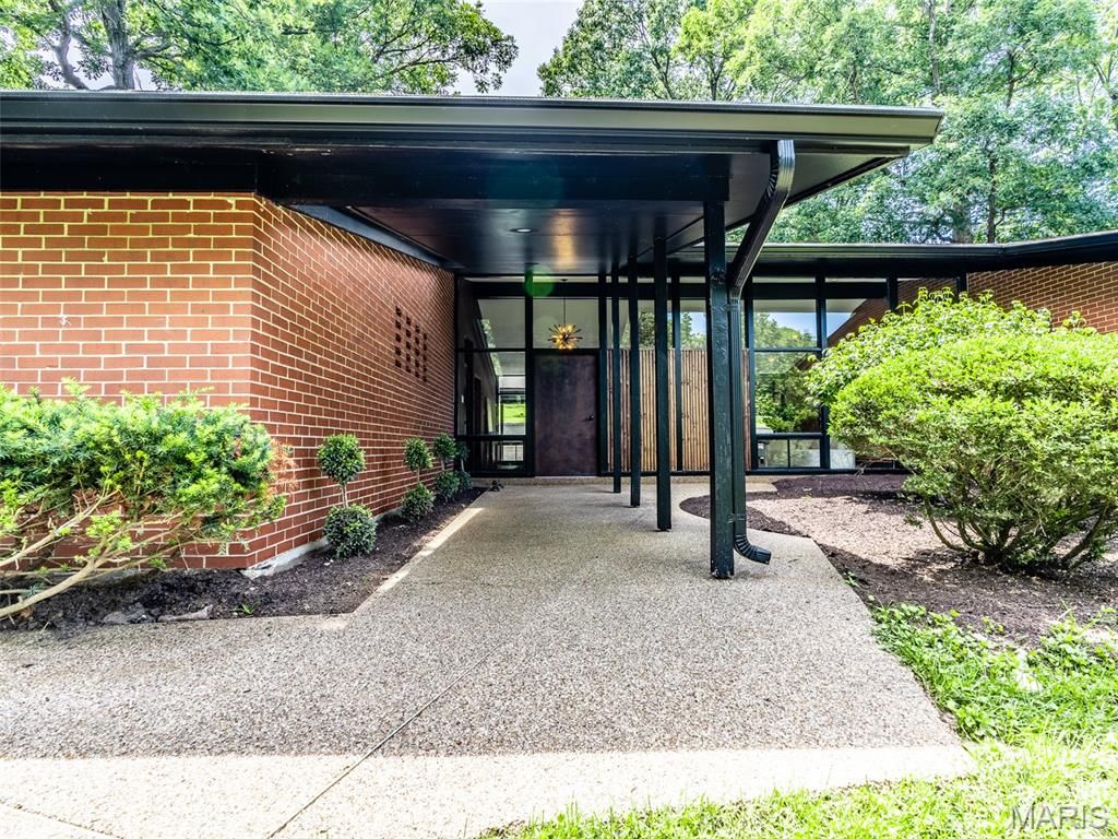 28 Black Oak Drive, Sunset Hills, MO 63127